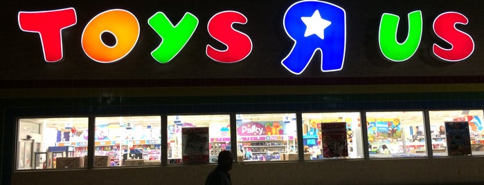 Toys"R"Us is one of restaurants.