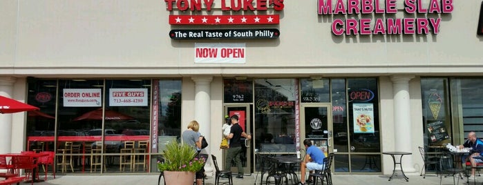 Tony Luke's is one of Gilさんのお気に入りスポット.