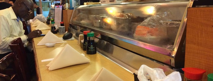 Oishii Japanese Restaurant & Sushi Bar is one of Tempat yang Disimpan Jenna.