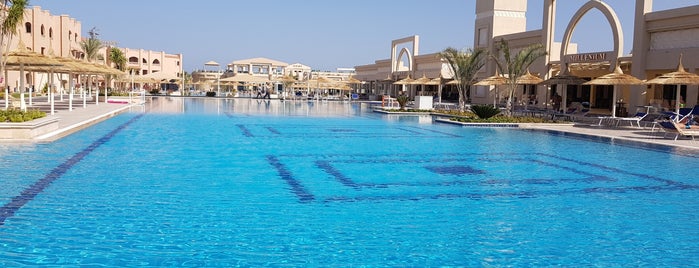 Albatros Sea World Resort is one of 75% OFF поездки в Луксор из Хургады ($39) только.