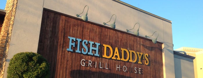 Fish Daddy's Seafood Grill is one of สถานที่ที่บันทึกไว้ของ Samantha.