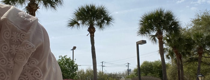 Red Roof Plus+ Mt Pleasant - Patriots Point is one of Locais curtidos por David.