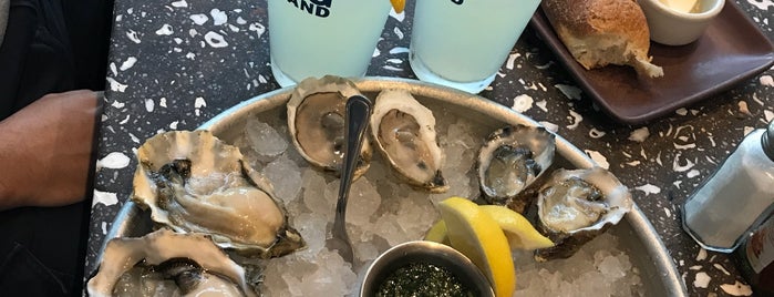 Hog Island Oyster Co. is one of Tempat yang Disukai Marcella.