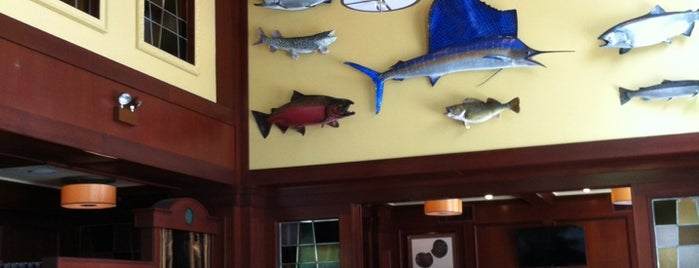McCormick & Schmick's Seafood Restaurant is one of Orte, die Stephan gefallen.