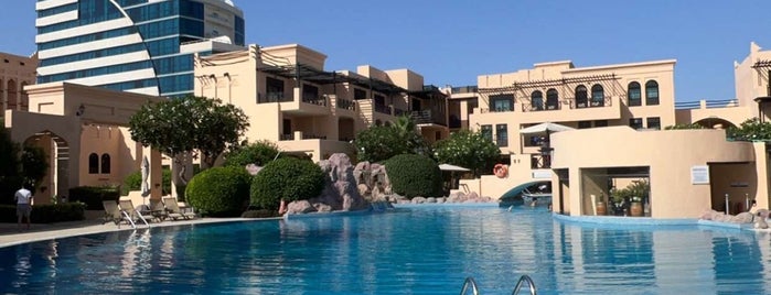 Novotel Al Dana Resort Beach is one of Hesham'ın Beğendiği Mekanlar.