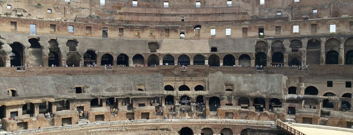 Colosseo is one of Posti che sono piaciuti a Emel.