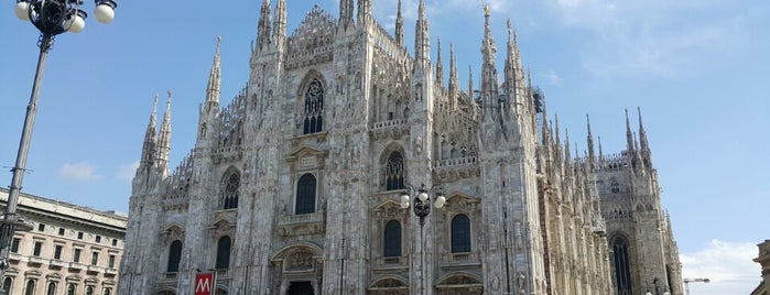 Duomo di Milano is one of สถานที่ที่ Emel ถูกใจ.