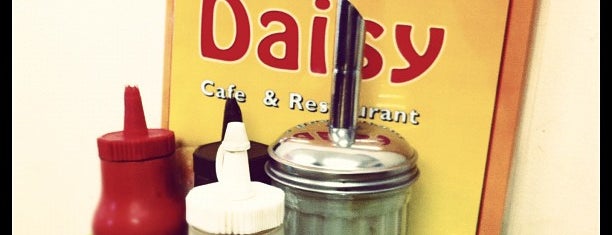 Daisy Cafe And Restaurant is one of Tempat yang Disukai Beata.