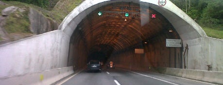 Túnel Morro do Boi is one of Lugares por onde passei.