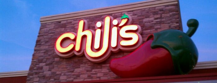 Chili's Grill & Bar is one of Tempat yang Disukai Catherine.
