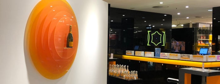 Veuve Clicquot is one of food'n'drink.