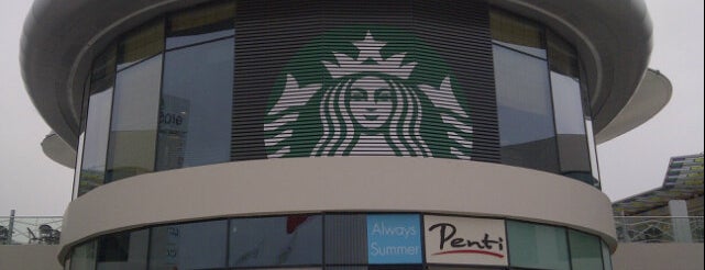 Starbucks is one of Lugares favoritos de Dbotxrxiv.