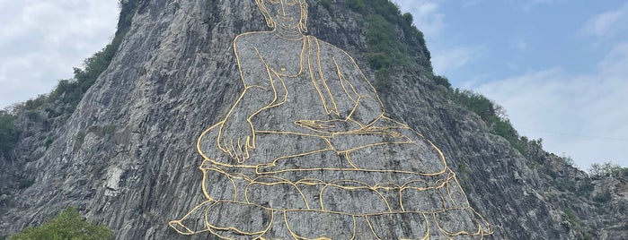 Khao Chi Chan Buddha is one of พัทยา, เกาะล้าน, บางเสร่, สัตหีบ, แสมสาร.