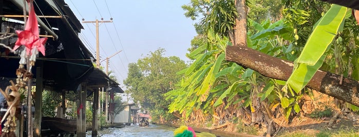 Damnoen Saduak Floating Market is one of ราชบุรี.