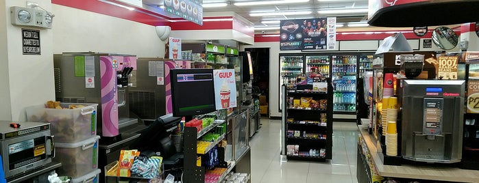 7-Eleven is one of Gastronomy Valencia.