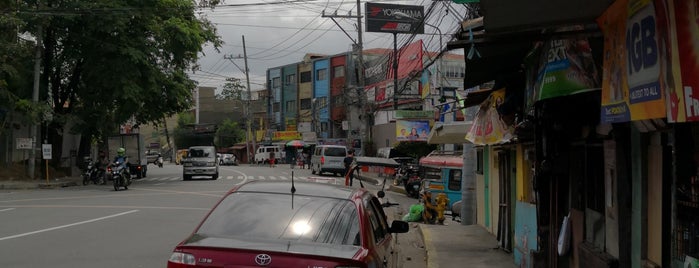 V. Luna Road is one of Quezon City.