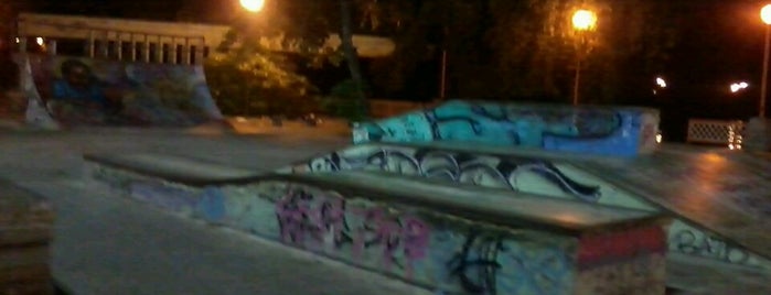 Pista de Skate da Aurora is one of Places.