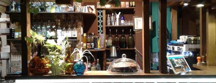 کافه تی آرت | Tea Art Café is one of Noraさんの保存済みスポット.