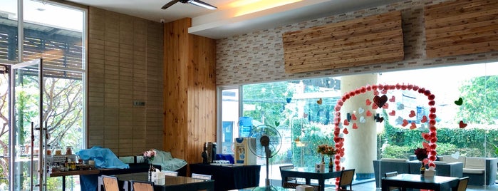 The Clean & Lean Café is one of Chiang Mai (vegetarian) restaurants.