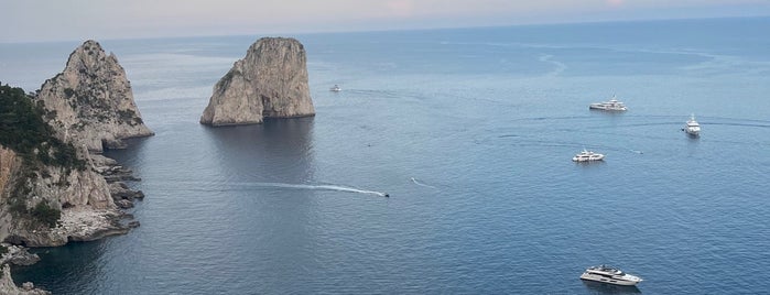 Isola di Capri is one of Locais salvos de Dav.