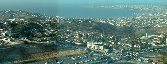 Kaya İstanbul Fair & Convention Hotel is one of Nalan'ın Beğendiği Mekanlar.