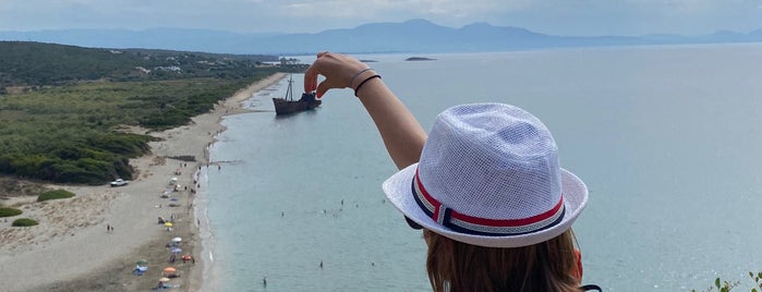 Glyfada Beach is one of Spiridoula 님이 저장한 장소.