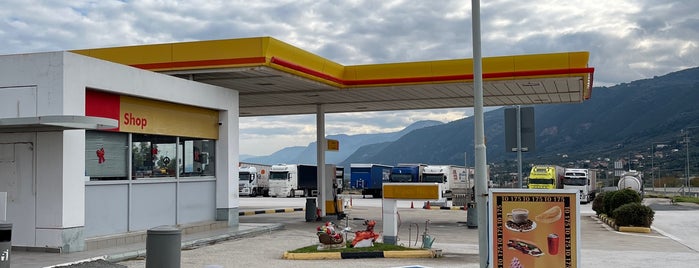Shell gas station Aigio is one of Places I have been.
