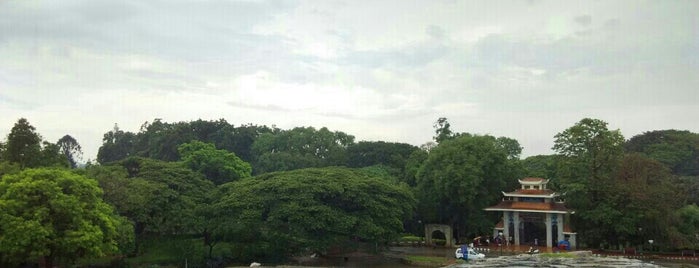 Lalbagh Botanical Garden is one of India to-do list.