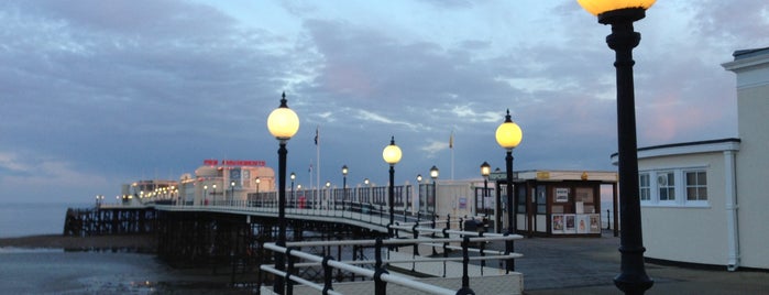 Worthing Pier is one of Bobさんのお気に入りスポット.
