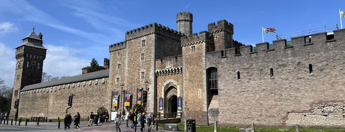 Château de Cardiff is one of Cardiff.