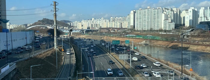 Seongdong Bridge is one of Trip part.2.