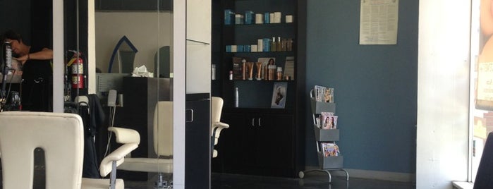 Black & White hair salon is one of Locais curtidos por Cynthia.