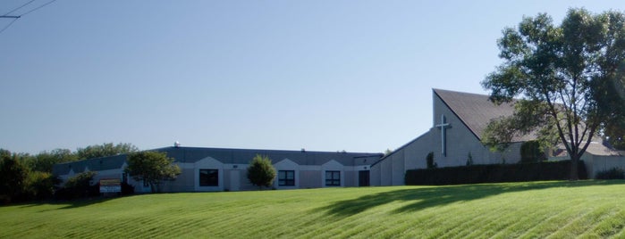 Eagle Brook Church - White Bear Lake Campus is one of Angieさんのお気に入りスポット.