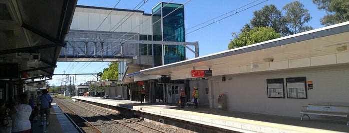 Sandgate Railway Station is one of สถานที่ที่บันทึกไว้ของ Jason.