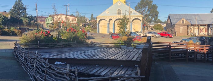 Plaza de Armas is one of CHILOE.