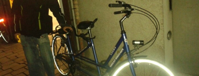 Bruges Bike Rental is one of Locais curtidos por Alix.