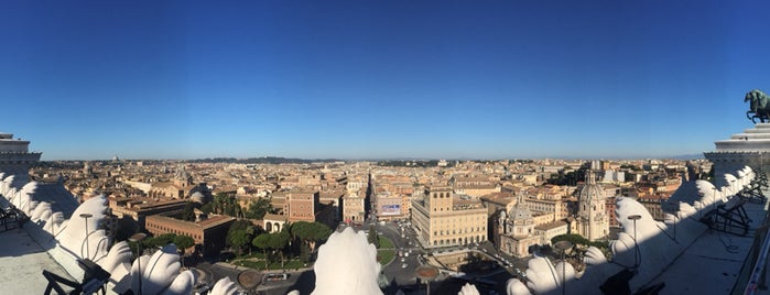 Altare della Patria is one of Thunderさんのお気に入りスポット.