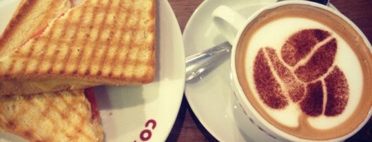 Costa Coffee is one of Orte, die Mert gefallen.