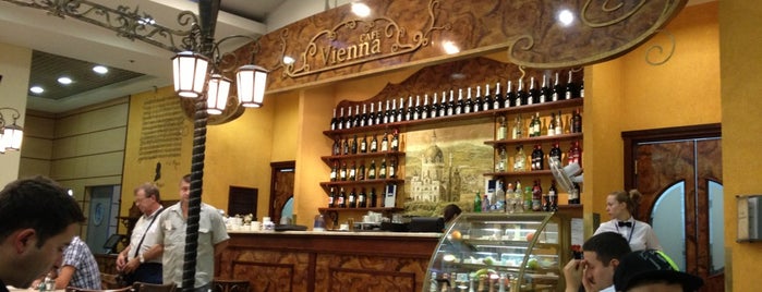 Vienna cafe is one of Locais curtidos por P.O.Box: MOSCOW.
