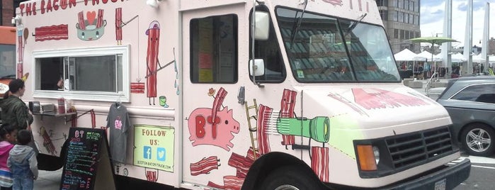 The Bacon Truck is one of Locais salvos de Phoenix.