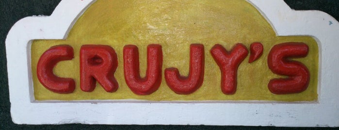 Crujy's is one of Tempat yang Disimpan Cesar.