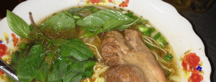 Hủ Tiếu Mỳ Sườn is one of Món Hoa.