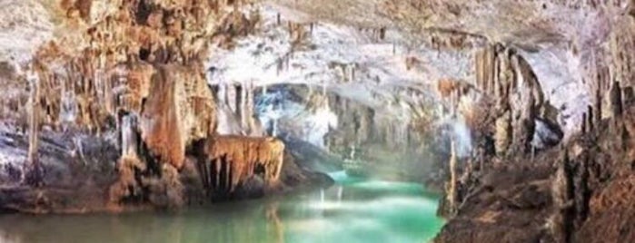 Jeita Grotto is one of #4sq365lb.