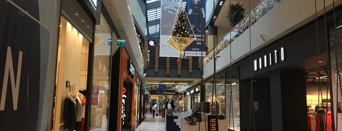 ParkLake Shopping Center is one of Tempat yang Disukai Stoian.