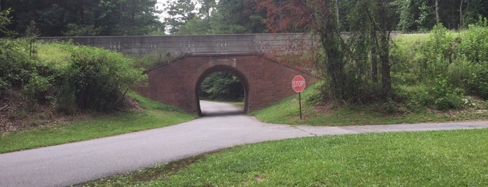 Temple Mound is one of Orte, die Lizzie gefallen.