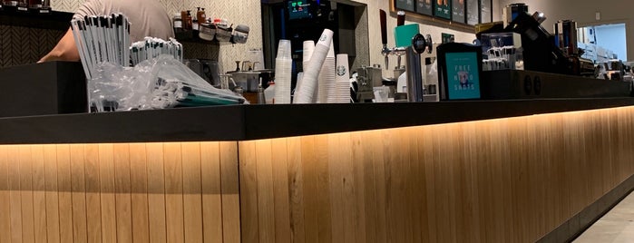 Starbucks is one of สถานที่ที่ Eve ถูกใจ.