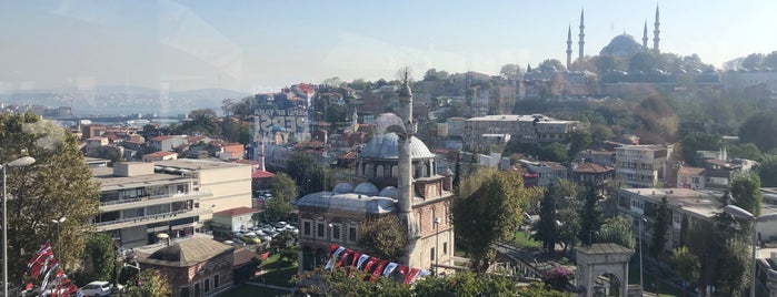 Şeb Sefa Hatun Camii is one of İstanbul Rehberlik.