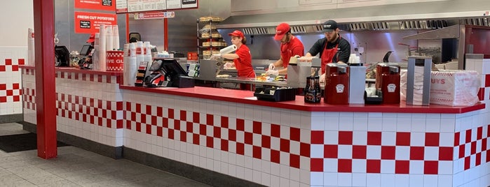 Five Guys is one of お気に入りスポット.