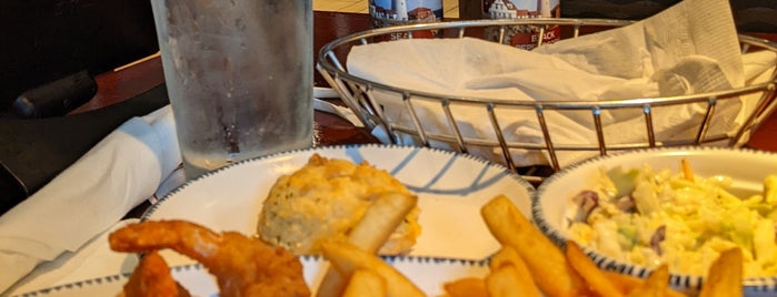 Red Lobster is one of The 15 Best Places for Biscuits in San Antonio.