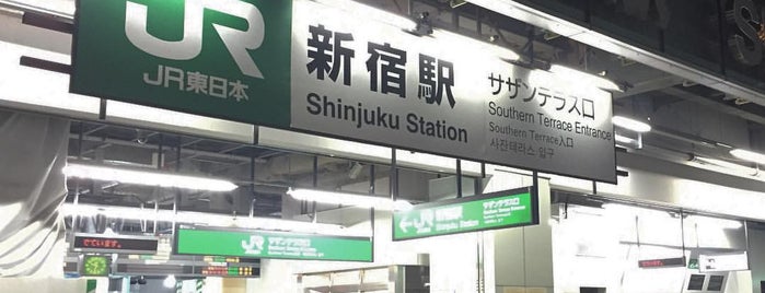 Stazione di Shinjuku is one of Posti che sono piaciuti a Masahiro.